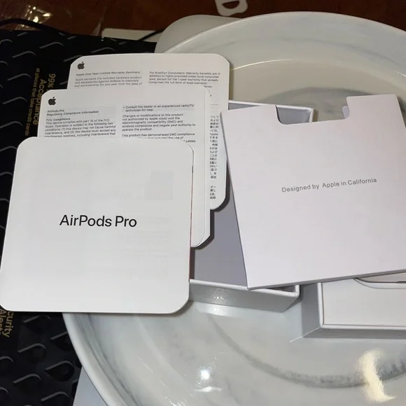 Apple AirPods Pro - 1st Generation